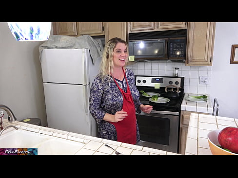 ❤️ Madrastra ordeñándole en la cocina antes de su cita ️❌ Porno en es.porn-mz.ru ❌️
