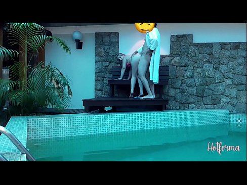 ❤️ El jefe invita a la criada a la piscina, pero no pudo resistirse a una caliente ️❌ Porno en es.porn-mz.ru ❌️